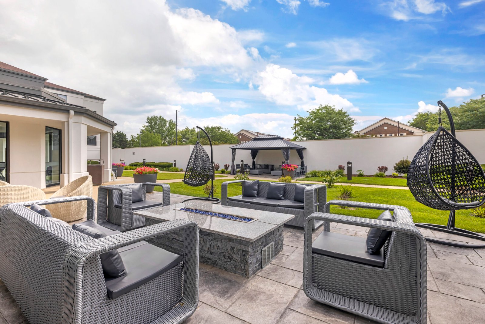 14237_BW_Elgin_IL_Patio_3